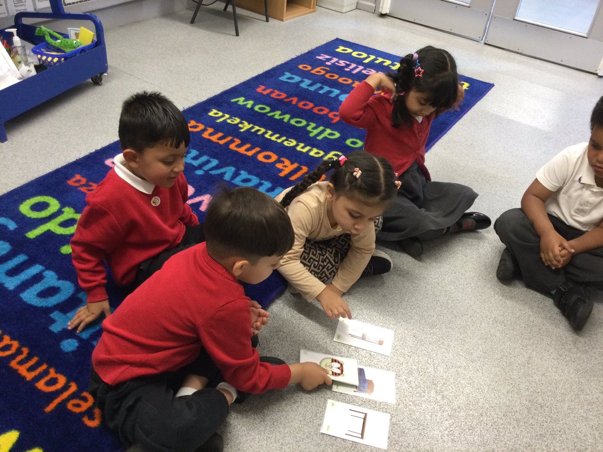 LeighPrimary's tweet photo. During our session ‘Early talk boost’ Nursery children demonstrated good looking, listening and sitting. They were able to follow simple instructions and place Tizzy’s picture card- on/under the bed, chair and table. Well done!@voice21oracy #Earlytalkboost #lifelonglearners https://t.co/fTT7FRjEDC