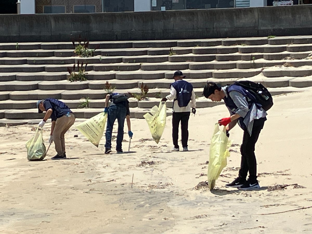 ／
篠島サンサンビーチで #清掃活動 を実施⚓
＼
6月28日(土)、篠島漁業協同組合さまのご協力を得て、当社グループ従業員とその家族の14名と名城大学の学生さん7名で清掃活動をおこないました✨
今後も、清掃活動をはじめ地域の皆さまと一緒に #環境保全活動 に取り組んでまいります😀
