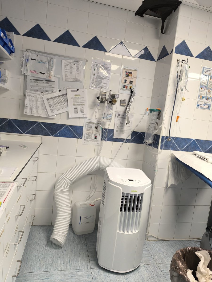 abaezm's tweet photo. Julio’25, era de la IA, el @HRegionalMalaga utiliza tecnología punta para climatizar sala de enfermeros 6ª planta del Materno Infantil, y cerraron la planta el verano pasado para reformarla.
@Sindicato_SATSE ¿algo que decir sobre SyS?
@JuanMa_Moreno ¿te parece adecuado? https://t.co/IylaaoN0au