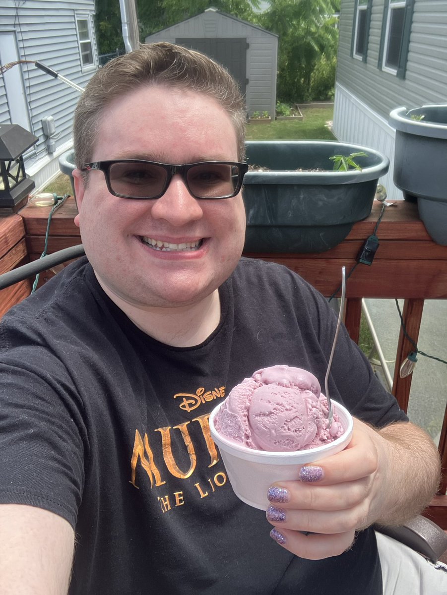 MichaelDaGaymer's tweet photo. Went to a different community market in the area. It was nice to try out a new place yesterday. It was a fun day! 💰💸💳🌭🥤🍩🍧🍨 #CommunityMarket #Food #Foodie #HotDog #KonaIce #FunDay #OutdoorActivity #IceCream https://t.co/zfd2JyGDI1