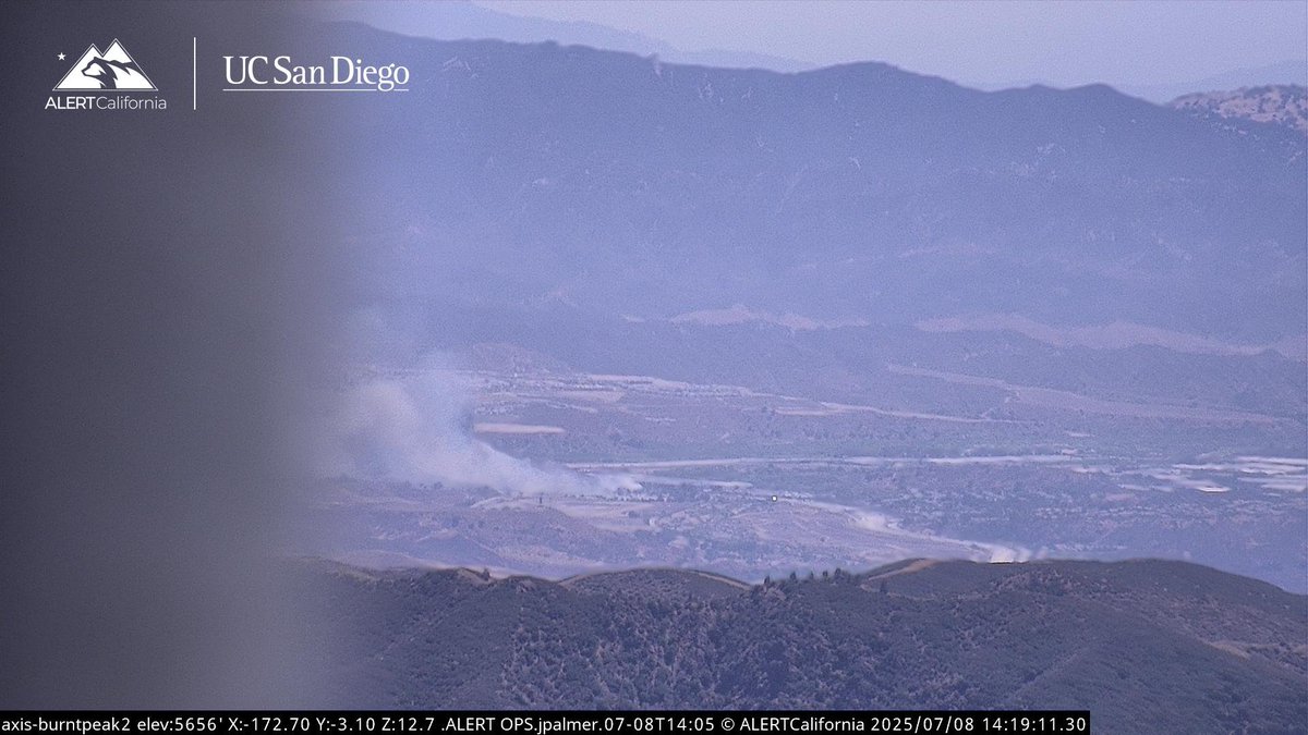 New vegetation fire eastside of I-5 n/o Hwy. 126 #Newhall <a href="/LACOFD/">LACoFD</a>