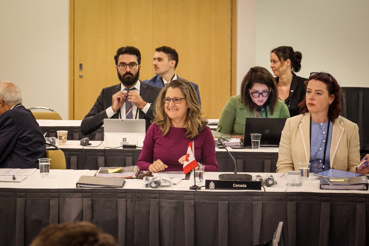 cafreeland's tweet image. Great meeting of the Committee on Internal Trade in Québec City today. We are building One Canadian Economy, not 13. This is about Canadians trusting ourselves and each other!
I’m looking forward to next week’s trucking hackathon, where provinces and territories will come…