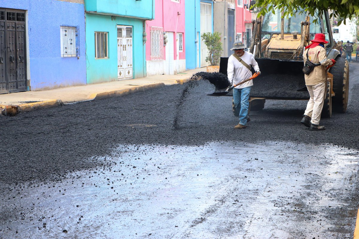 Avanzamos en la rehabilitación de calles para transformar Neza 🛣️

Les comparto los trabajos de repavimentación en la 📍calle Panchita, una de las muchas vialidades que estamos mejorando en el municipio como parte del Plan Integral del Oriente del Estado de México, impulsado por