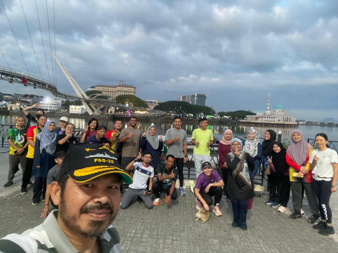 Dr_Uzir's tweet image. Alhamdulillah, pagi ini bersama @DOSM_Sarawak dalam program Fit DOSM : Breakfast Run di Sekitar Kuching, Sarawak. 
#FitDOSM
#StatsMalaysia 
#StatistikNadiKehidupan 
#StatistikSegalanyaPasti
#MyASEAN2025 
#ASEANMalaysia2025 
#BanciPertanian2024
#KPDOSM