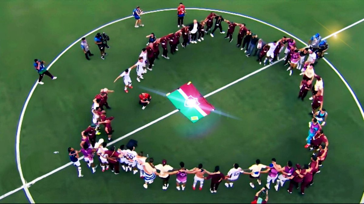 marimoraes0507's tweet photo. Minha mensagem é só pra quem, futebolisticamente, viveu algumas das semana mais lindas da história.

Vivemos, vibramos, choramos de alegria, perdemos a voz bradando o nome do FLUMINENSE pelo mundo.

Só a gente sente. Só a gente basta. Nós por nós. Nada apaga. NENSE! Te amo! ❤️💚 https://t.co/6ACcYscTZe