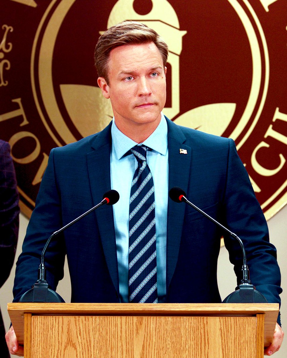 TheDirect's tweet image. EXCLUSIVE: Scott Porter has opened up about why Paul isn't actually a villain in #GinnyAndGeorgia Season 3:
"He's just a guy who made a very large mistake and is trying to figure out his way through..." Full quote: thedirect.com/article/scott-…