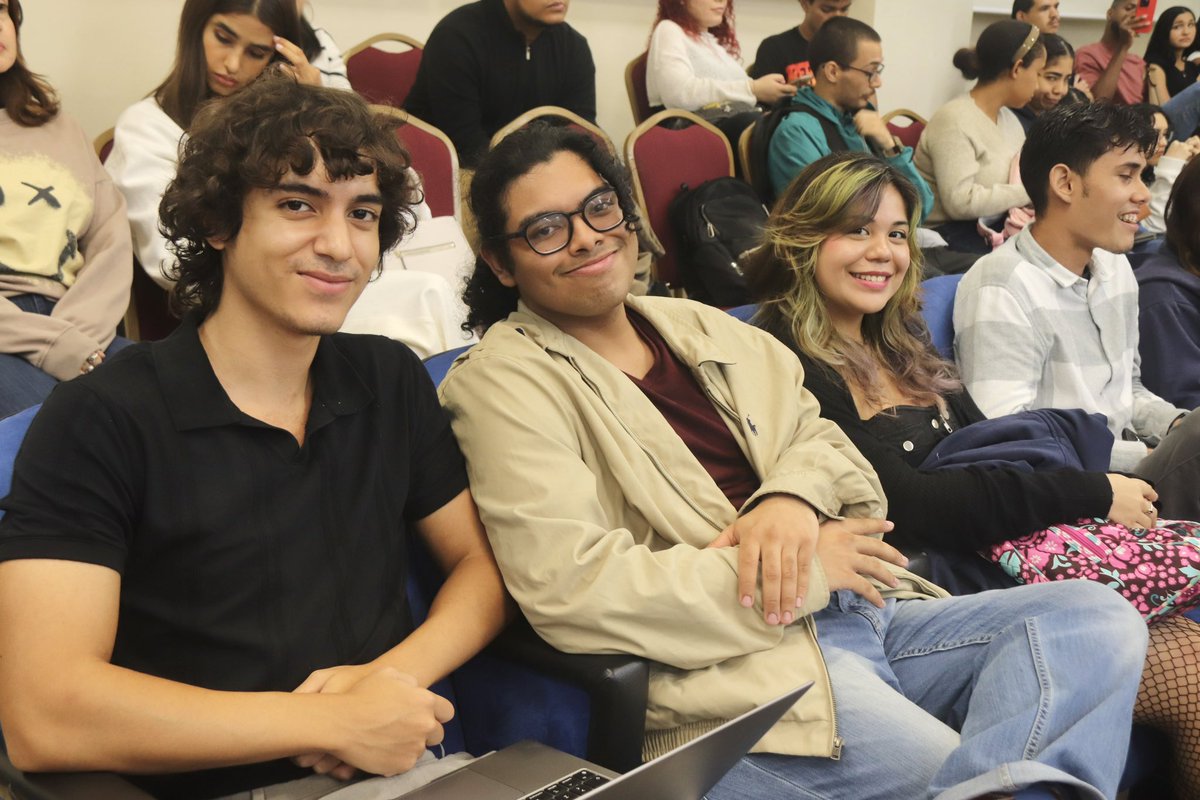 🧠✨ En la Universidad Latina de Panamá seguimos abriendo espacios de reflexión y diálogo
El pasado 3 de julio,  nuestra escuela de Psicología llevó a cabo el evento “Entre Frenes y Cargas”, abordando el tema: “El precio del silencio: Salud mental, masculinidad y redes sociales.”