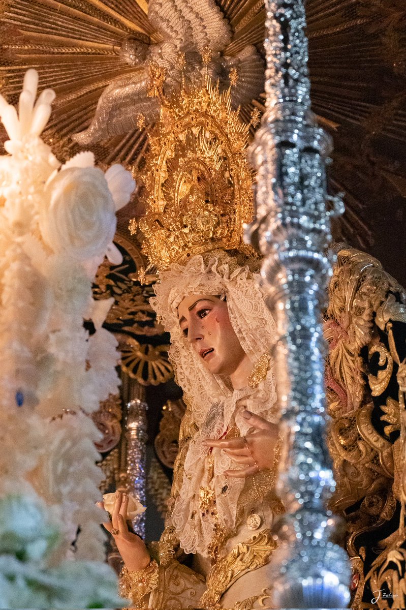 La Virgen del Rocío Coronada.