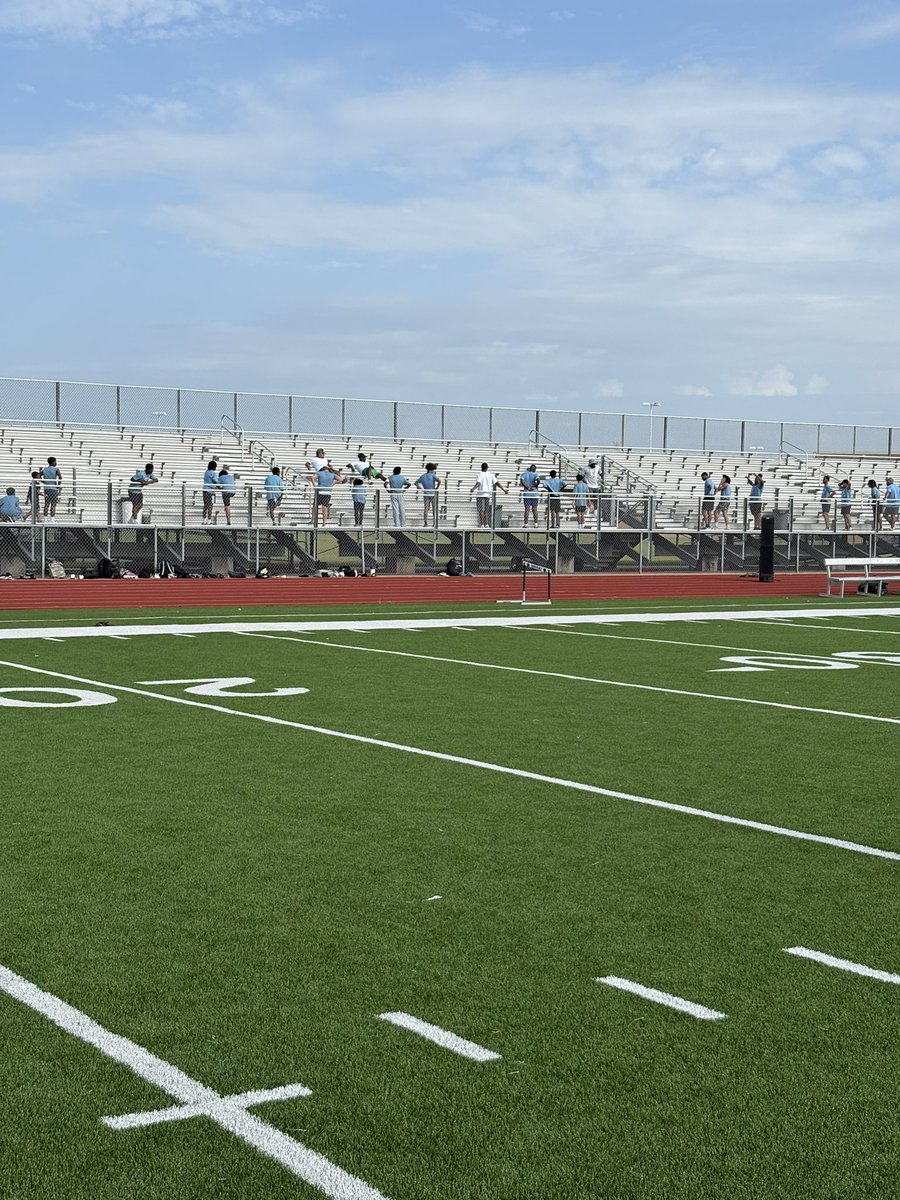 ASeguinTrack's tweet image. Tuesdays/Thursdays= Speed School! Your Cougs did a good job back from break working on mechanics to run faster! @coachjoegordon @blin_jr @AISD_ATH @JuanSeguinHS