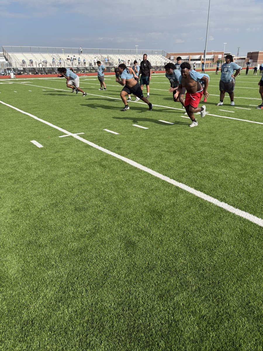 ASeguinTrack's tweet image. Tuesdays/Thursdays= Speed School! Your Cougs did a good job back from break working on mechanics to run faster! @coachjoegordon @blin_jr @AISD_ATH @JuanSeguinHS