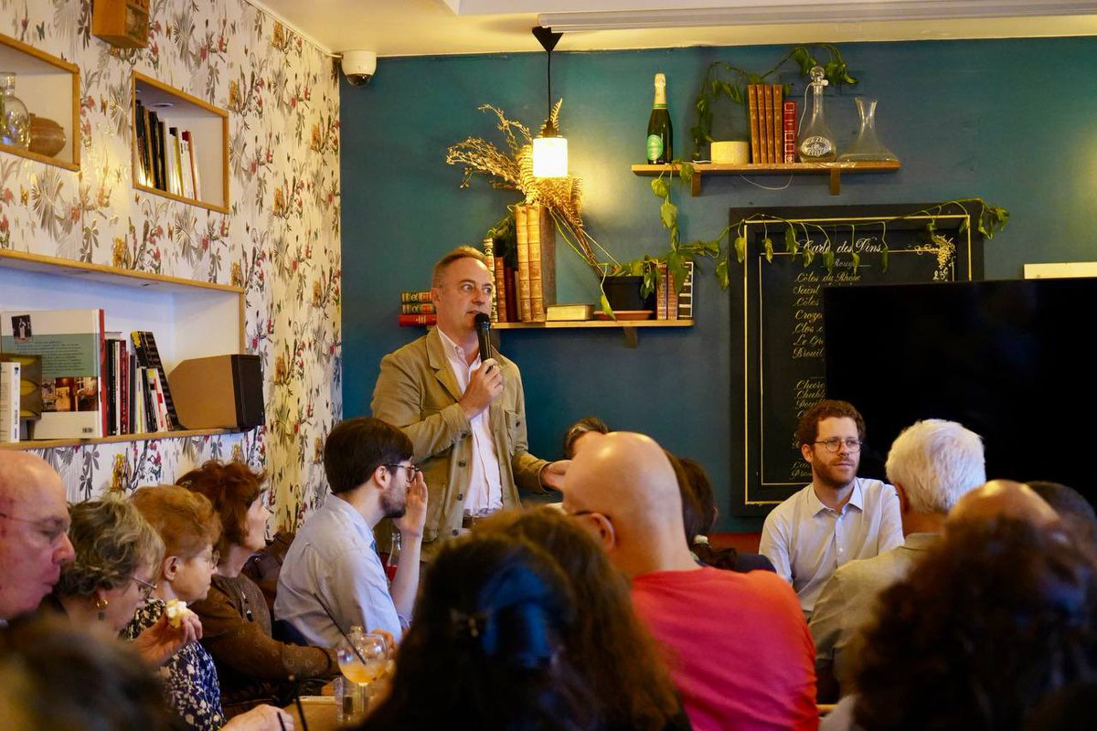 David Amiel (@amiel_david_) on Twitter photo Comment garder les classes moyennes à Paris ?
Salle comble dans le 15e pour échanger sur des grands projets avec la maire Delphine Bürkli, le sociologue <a href="/damon_julien/">Julien Damon</a> et l’entrepreneur <a href="/sylvainbogeat/">sylvainbogeat</a> ! Comment garder les classes moyennes à Paris ?
Salle comble dans le 15e pour échanger sur des grands projets avec la maire Delphine Bürkli, le sociologue <a href="/damon_julien/">Julien Damon</a> et l’entrepreneur <a href="/sylvainbogeat/">sylvainbogeat</a> !