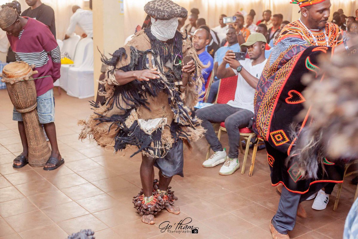 mddtcameroon's tweet photo. @mddtcameroon with @NEDemocracy is leveraging on the power of culture as an innovative tool to open up safe democratic &amp; advocacy spaces, educating, engaging young Cameroonians in elections &amp; voting. #CollectYourVotersCard #No2ElectoralViolence #NotTooYoungToVote #MaVoteNaPawa https://t.co/elmfrW3iXG