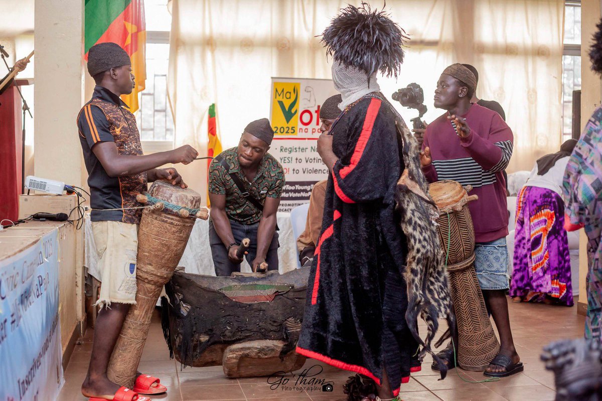 mddtcameroon's tweet photo. @mddtcameroon with @NEDemocracy is leveraging on the power of culture as an innovative tool to open up safe democratic &amp; advocacy spaces, educating, engaging young Cameroonians in elections &amp; voting. #CollectYourVotersCard #No2ElectoralViolence #NotTooYoungToVote #MaVoteNaPawa https://t.co/elmfrW3iXG