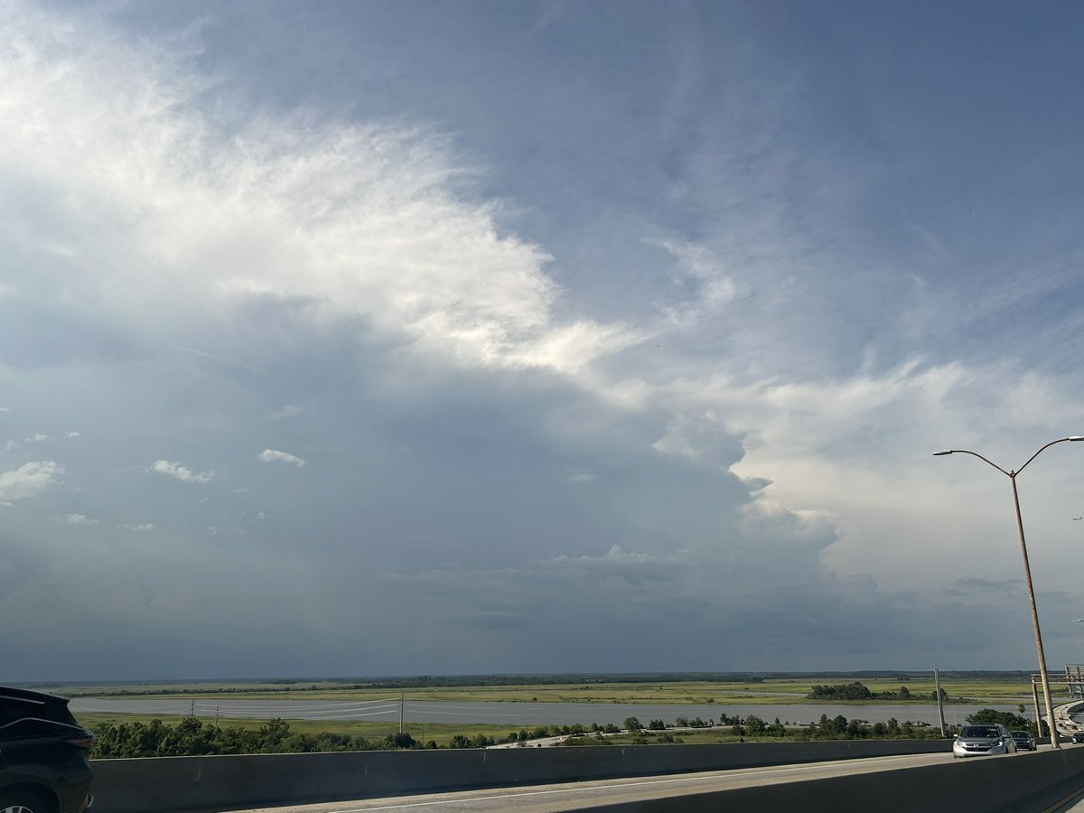 StormRider912's tweet image. Storms building into #SouthCarolina this evening #SCwx #SCwxCond @NWSCharlestonSC @jnelsonWJCL @WSAVAlysaC @AndrewGortonWx @SheaGibsonWx