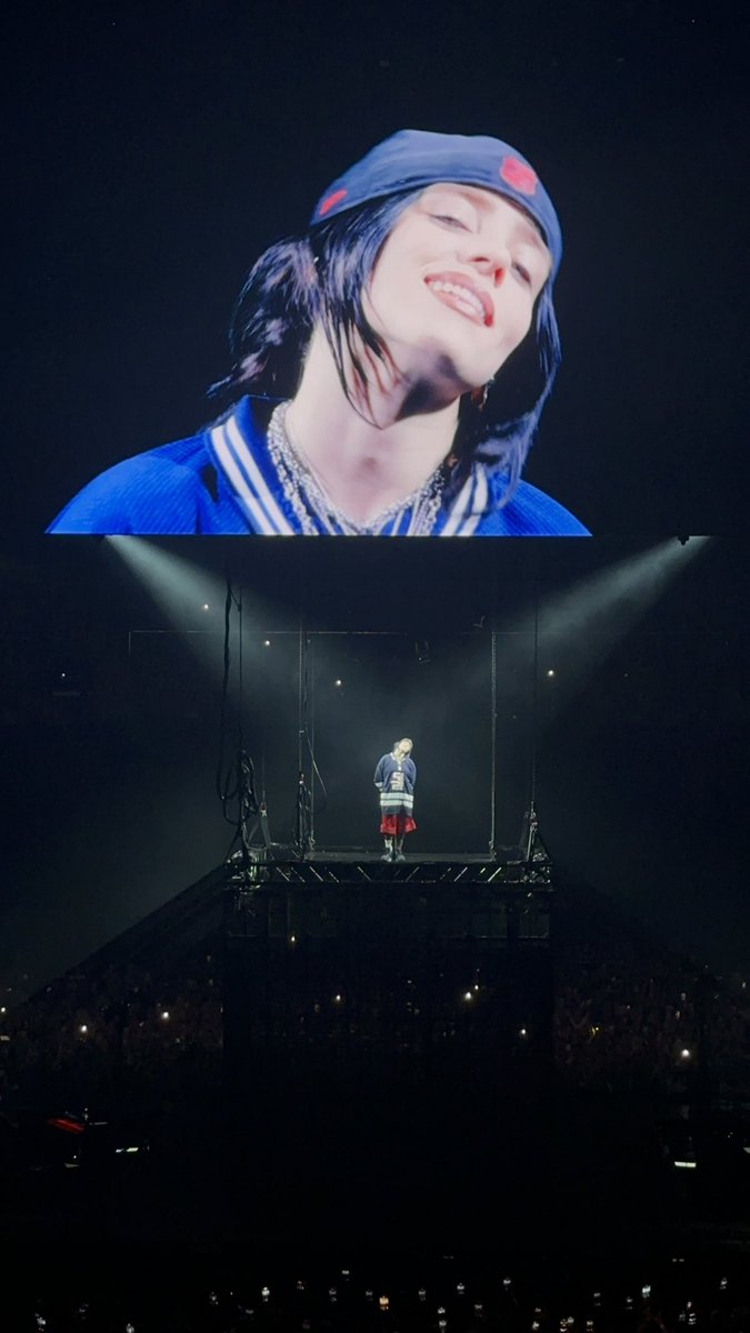 The perfect evening does exist 
#BillieEilish #HITMEHARDANDSOFTTHETOUR