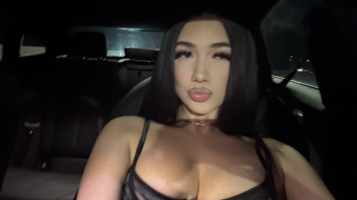 n9yeliii's tweet photo. need a man w an intense foot fetish https://t.co/mwkmS9sRkR