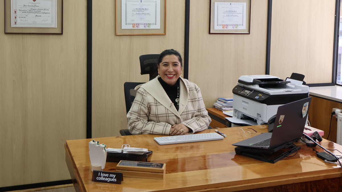 UdecBibliotecas's tweet image. #Noticias. Directora de Bibliotecas UdeC @JaraMaricic es elegida para integrar Consejo Comunitario de @FOLIO_LSP📚.
Su participación es un hito al ser la única representante latinoamericana en este espacio estratégico para la @udeconcepcion.
+ info👉tinyurl.com/yk8kznsr