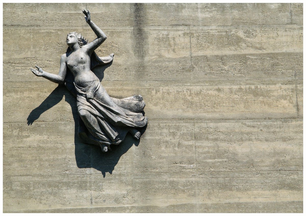 X700gallery's tweet photo. Happy #statuesday! https://t.co/aNqpIwmaoW