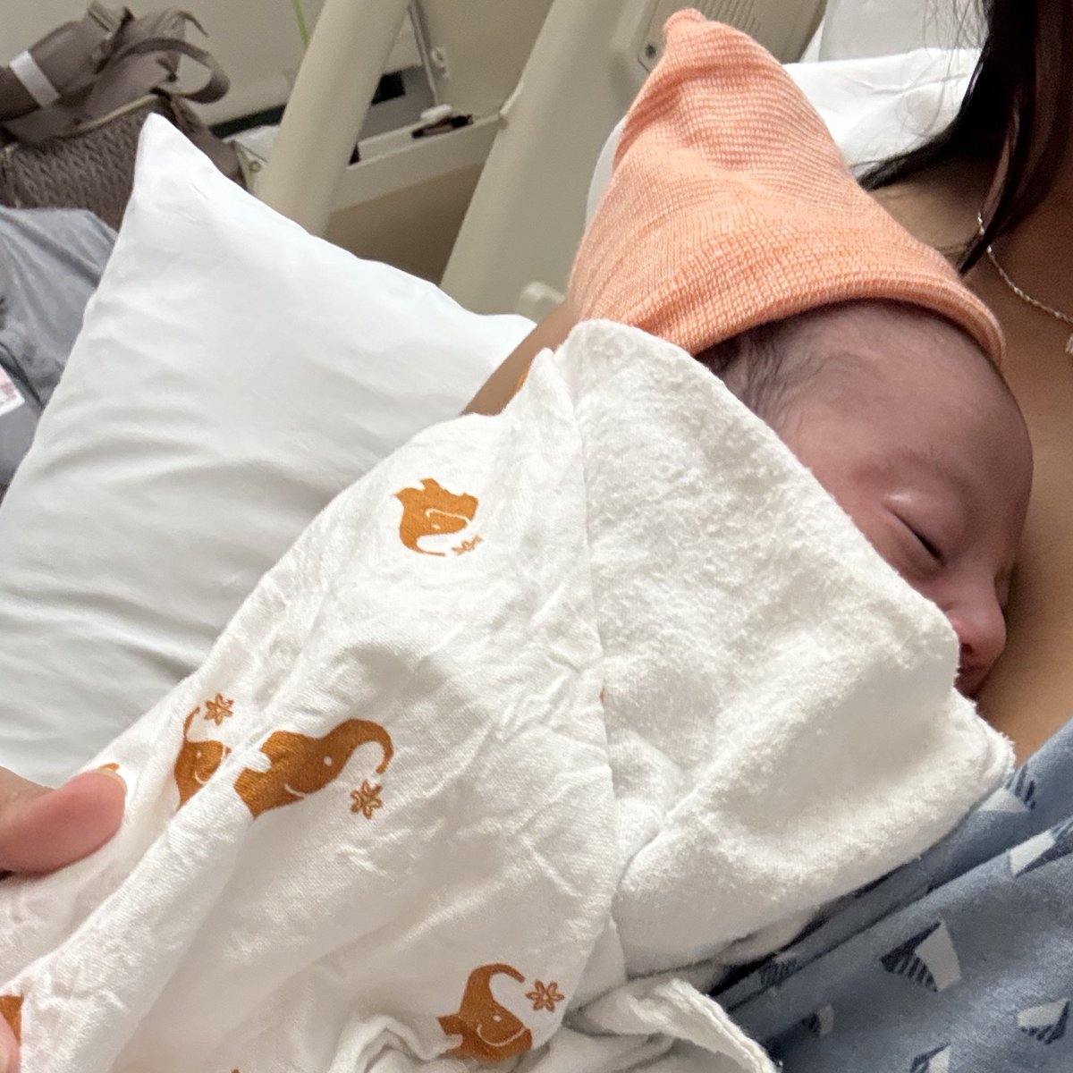 scorpiopudding's tweet photo. I can’t believe I just birth a whole baby 😂😭 https://t.co/W1P7ZBbUOQ