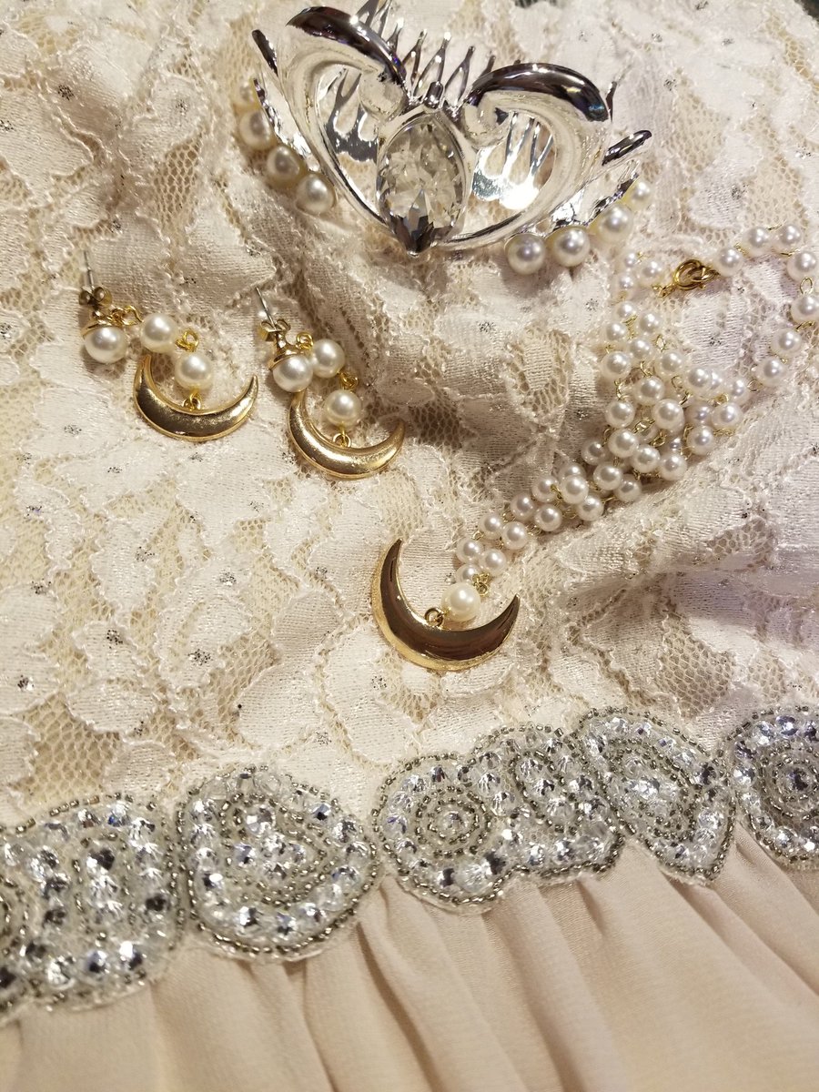 Coming soon!

Next "cosplay for a cause" - who can guess my next charity cosplay?

👸🏼🌙

(No pic of the wig yet, it's a dead giveaway and wayyyy too obvious 🤭)