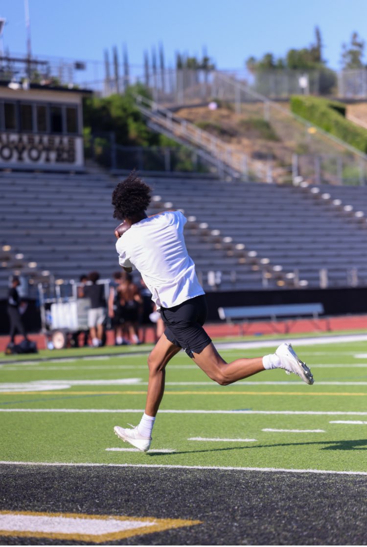 Dezmyn Hardy 3⭐️ (@dezmynhardy5) on Twitter photo 🚨6’5 190
🚨WR/TE/Slot/DB (all around ATH)
🚨Class Of 2026
🚨Early Grad (December 2025)
🚨4.64 40 (lasered)
🚨3.0-3.2 accumulative GPA 9-11
🚨800YRDS 9TDS
🚨747/255/8957 - my cell
🚨<a href="/CaryHarris07/">Cary Harris</a> -head coach <a href="/CalabasasFtball/">Calabasas High School Football</a>
⬇️⬇️⬇️⬇️⬇️⬇️⬇️⬇️⬇️⬇️⬇️⬇️
hudl.com/v/2RJJsA 🚨6’5 190
🚨WR/TE/Slot/DB (all around ATH)
🚨Class Of 2026
🚨Early Grad (December 2025)
🚨4.64 40 (lasered)
🚨3.0-3.2 accumulative GPA 9-11
🚨800YRDS 9TDS
🚨747/255/8957 - my cell
🚨<a href="/CaryHarris07/">Cary Harris</a> -head coach <a href="/CalabasasFtball/">Calabasas High School Football</a>
⬇️⬇️⬇️⬇️⬇️⬇️⬇️⬇️⬇️⬇️⬇️⬇️
hudl.com/v/2RJJsA