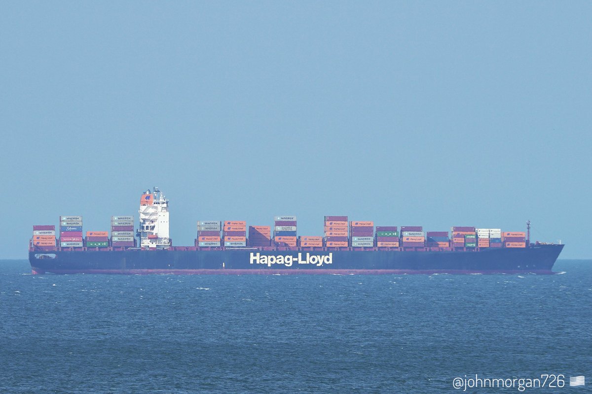 johnmorgan726's tweet photo. At 307 meters the #HapagLloyd A7-class #ContainerShip AL SAFAT, IMO:9349497 destination unknown, flying the flag of Liberia 🇱🇷. #AlSafat #ShipsInPics https://t.co/lz1ryfebI3