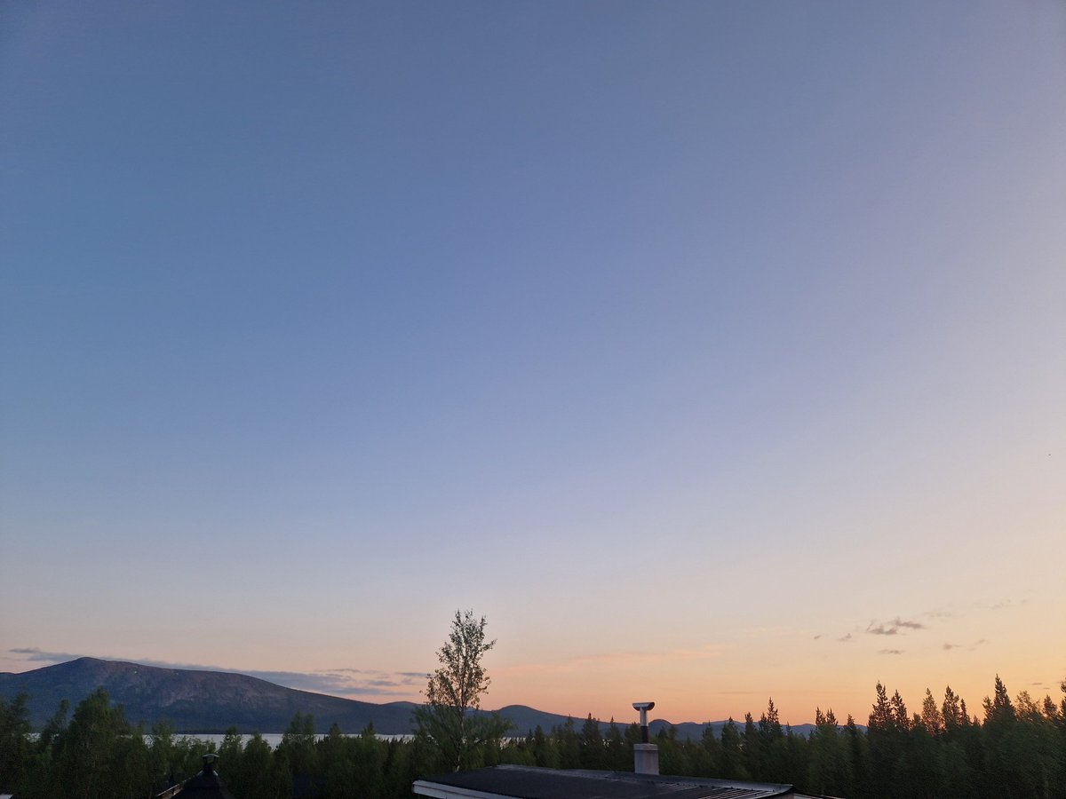 Just nu I norra Sverige. God natt alla följare.