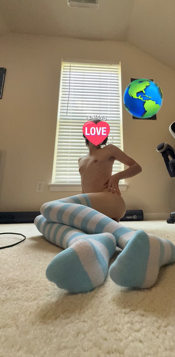 KoleTheFemboy's tweet photo. This pic of me is very cute ngl…

#femboy #lgbtq #queer #bi https://t.co/HC3v10mDex