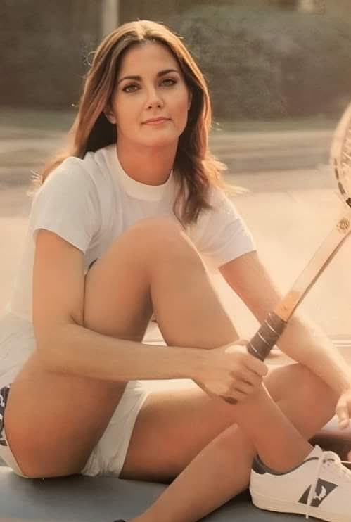 Did <a href="/RealLyndaCarter/">Lynda Carter</a> ever look bad in a picture??? 😍