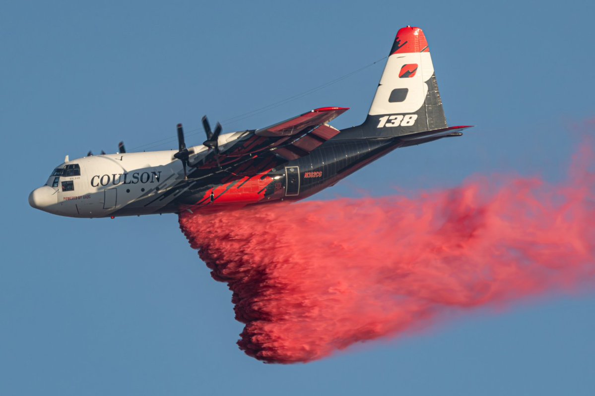 CoulsonAviation's tweet image. Tanker 137 & Tanker 138 took on the Lake Fire July 2, delivering critical support from above.
Thanks to IG user jplusonephoto for the ground-level look at the action. #coulsonaviation #lakefire #aerialfirefighting