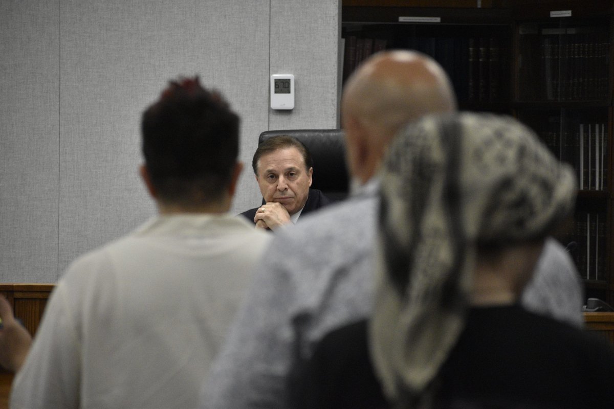 Fresno County supervisors vote to increase oversight on discretionary spending. LGBTQ+ advocates say it’s an attack. fresnoland.org/2025/07/08/fre…