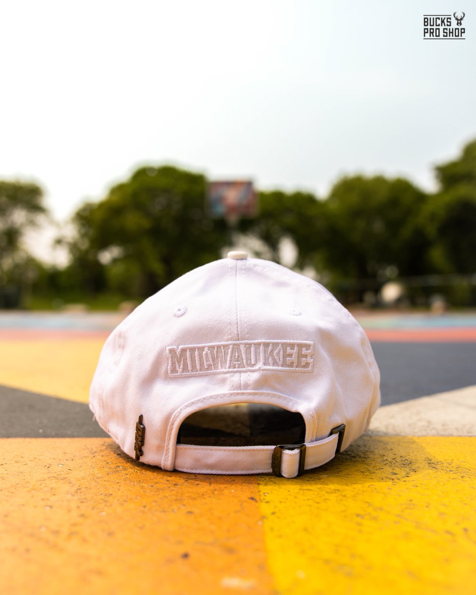 Gameday heat, Pro Standard cool 🧢
<a href="/TeamProStandard/">Pro Standard</a> 

shop.bucks.com/collections/pr…