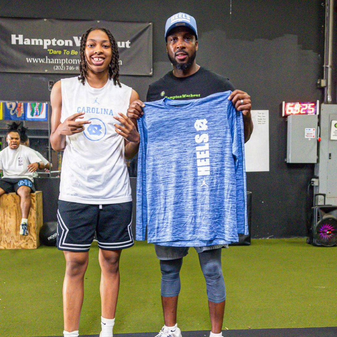 HamptonWorkout7's tweet photo. Family ties🤞🏾#hamptonworkout #dtbg https://t.co/sSylOEITWo