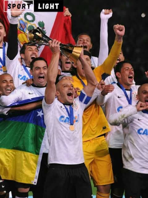 Sportlighttplus's tweet photo. Após a eliminação do Fluminense na semifinal, o Corinthians segue como o último brasileiro campeão do mundo 👀🏆
 Será que algum time vai conseguir repetir esse feito?

#fifaclubworldcup2025  #Corinthians #Fluminense #mundialdeclubes2025  #Fifa https://t.co/1Lwbe7pCVV