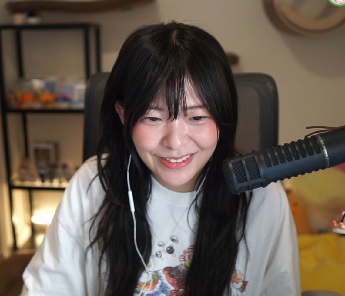 virgosquarius's tweet photo. Miyoung is live for Peak with Lily!! 😍💖 https://t.co/lqtRCfTK0C