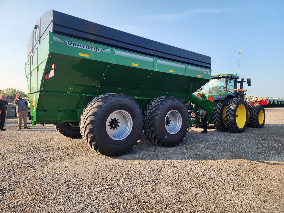 Coming soon...
The All-New UM1553 (42T) Chaser Bin - Dual Axel

• Unloads at 11.2T per minute
• 3-point camera kit and screen
• Other options include a 410 scale package
Talk to us today about pricing &amp; availability...
(Stock is limited for 2025)
ozagmachinery.com.au
#ozag