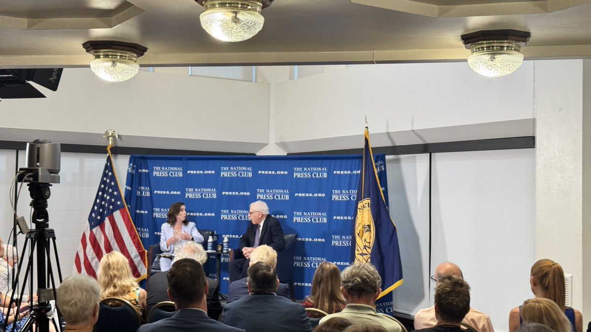 VincentMorris's tweet image. Renaissance man @DM_Rubenstein starts his remarks at @PressClubDC with a bunch of wisecracks and charming throwback story about history in Baltimore, America and the White House w @emrwilkins steering the convo
