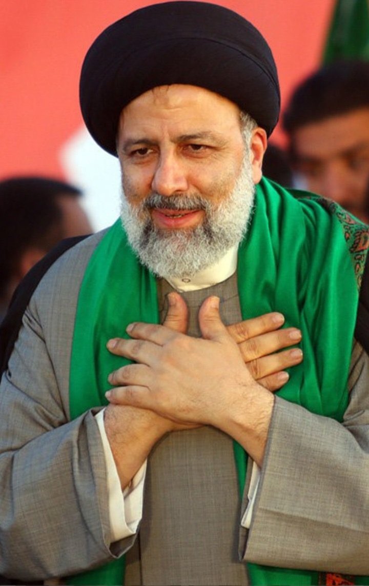 Aminii23's tweet photo. نتیجه زحمات دولت سیزدهم به بار نشست و آب دریای عمان به اصفهان رسید! ابر پروژه ایران رود
استاندار اصفهان:
اولین گام تامین آب مورد نیاز صنایع اصفهان به پایان رسید.
در این گام،جابجایی ۷۰ میلیون مترمکعب آب نمک‌زُدایی‌شدۀ دریای عمان به اصفهان فراهم شد.
صلواتی نثار روح #شهیدرئیسی عزیزمان کنیم 🌹