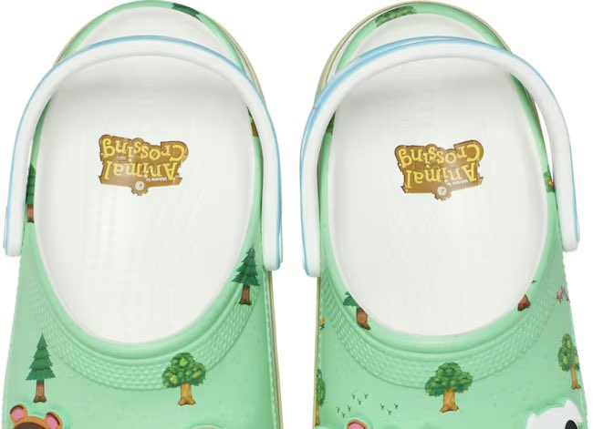 GabrielHorizons's tweet image. Just a reminder that the new animal crossing merch has started using the regular logo instead of the new horizons logo (new game 👀)
