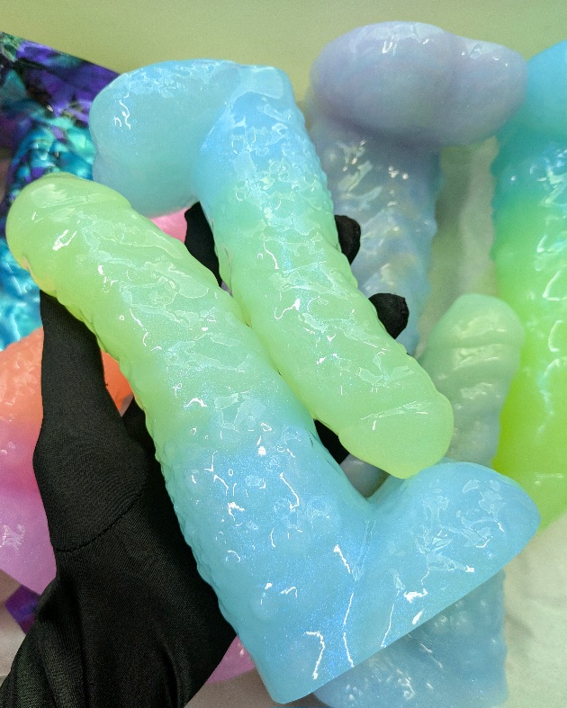 ✨️ GLOSSY SEA GLASS TROLLS

✨️ THEYRE ALMOST TOO SHINY FOR PHOTOGRAPHS

✨️ DROPPING THURSDAY @ 8PM EST
