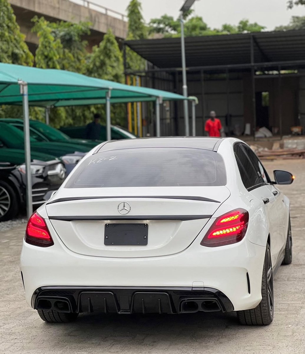 PLEASE KINDLY REPOST IT COMES HIGHLY APPRECIATED 🙏🏽🙏🏽🙏🏽

EXTREMELY CLEAN FOREIGN USED MERCEDES BENZ C400 2015 
WITH ORIGINAL CUSTOM DUTY 
PRICE||₦39,500,000.
📍ABUJA
📱07033230964