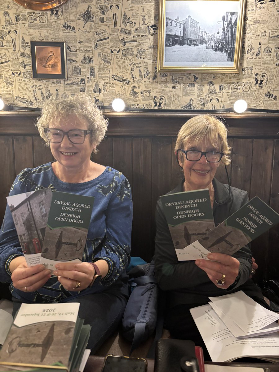 Taflenni #DrysauAgoredDinbych 2025 #DenbighOpenDoors leaflets now out and about!
📸 Some of our volunteers getting to grips with a distribution plan!
Diolch bawb 👍