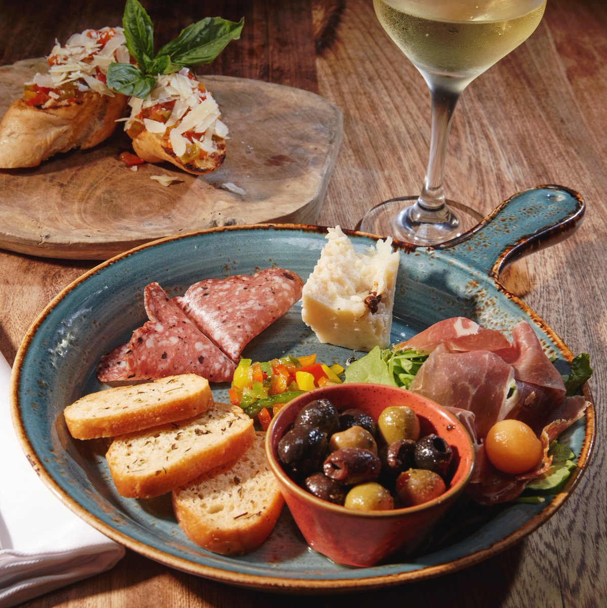 What's on the menu for dinner tonight at the Tamarijn Aruba All Inclusive?

Indulge in a taste of Italy tonight at Paparazzi Restaurant, Bar, &amp; Lounge! Enjoy antipasti paired with fine wines under the sunset sky—all included in your stay. 

bit.ly/3EbEKAt