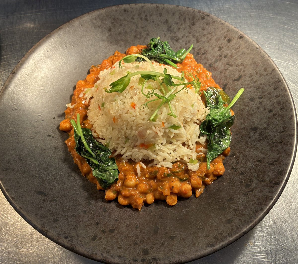Gab_Rearl's tweet photo. Vegetarian - coconut chickpea curry, vegetable rice and sautéed baby spinach https://t.co/iv0DVgOJUc