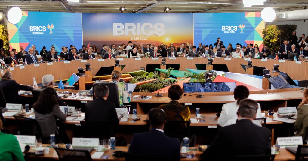 forum21br's tweet photo. O Sul Global deu seu recado no Rio: quer voz, quer poder e quer mudar as regras do jogo. A Cúpula do Brics+ marcou história — mas o difícil começa agora. #Brics #SulGlobal #Multipolaridade #GovernançaGlobal #Cúpula2025 #NovaOrdemGlobal | https://t.co/hNglZKob49 https://t.co/EMeHbO0vuz