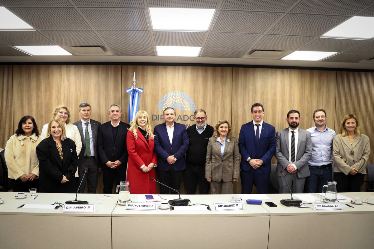 La Nación se queda con la plata de los cordobeses, mientras los gobiernos locales soportamos el peso de la crisis.

Estamos frente a un proceso de municipalización de la crisis económica del país. Todas las responsabilidades que el Gobierno Nacional descuida caen sobre los