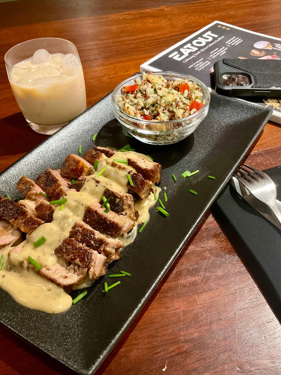Seared Scotch fillet with Peppercorn Sauce, served with a fresh Quinoa Bean Medley Salad. Not bad, not bad at all😋🥩🌱#food4everydaypeople
