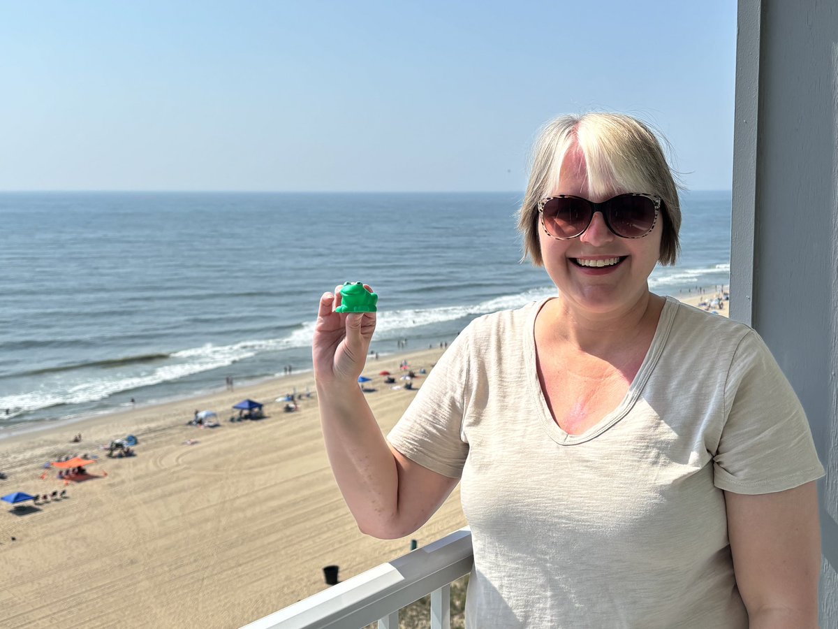 Mrs. Leach and Kermit in OCMD. They hope you’re having a great summer!