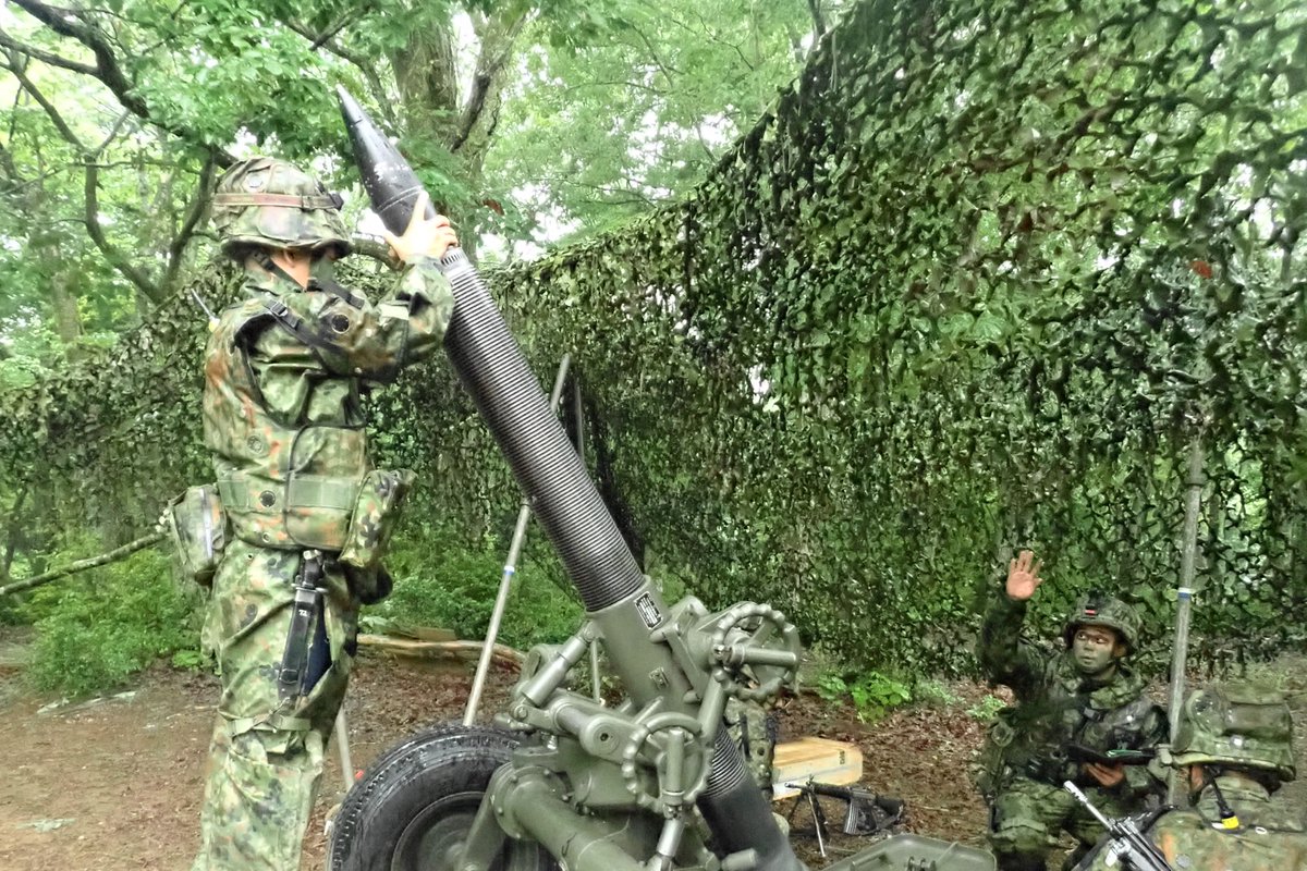 7th_Inf_Kyoto's tweet image. 【連隊訓練検閲②】
迫撃砲の火力支援の下、攻撃を開始します。
急襲する敵装甲車を撃破し、目標を奪取!
同地域を確保し、次の目標へと前進します。
#福知山