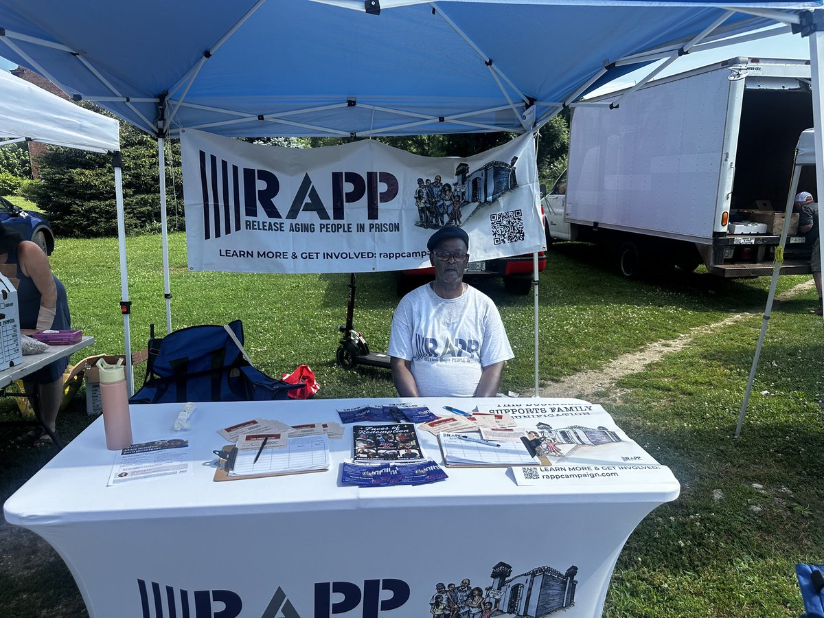 RAPPcampaign's tweet image. Kicking off the summer at the Healthy Orange Farmers Market in Newburgh, NY! 🌱🍊We’re out here building people power to continue the fight for fair pathways home from prison!